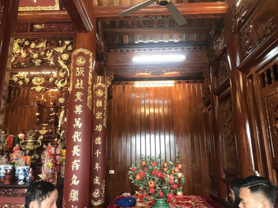 Ngắm nhìn hoa văn điêu khắc nhà gỗ anh Sáng ở Hà Nội